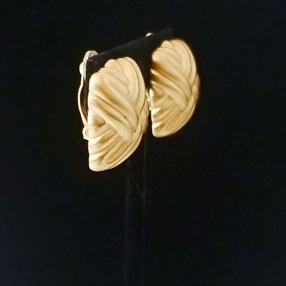 Anne Klien signature satin gold Matte textured square earrings - Picture 3 of 8
